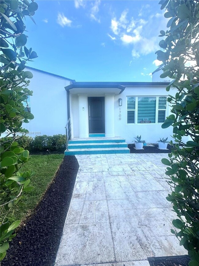 Foto del edificio - 1700 SW 16th Ter
