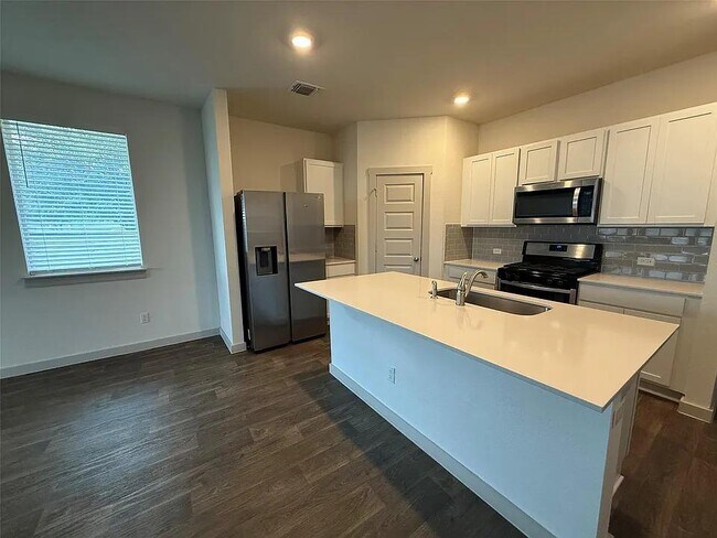 Building Photo - 400 Barton Creek Ln