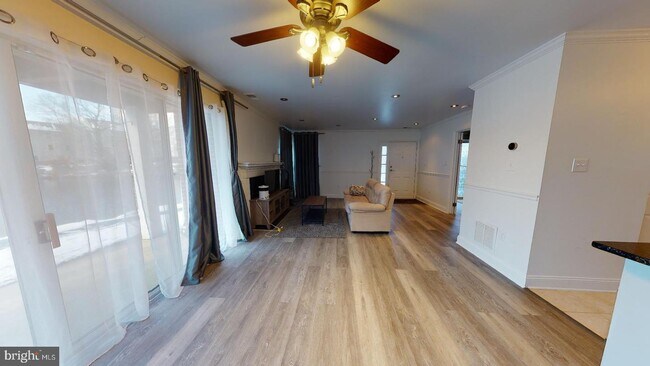 Foto del edificio - 7594 Lakeside Village Dr