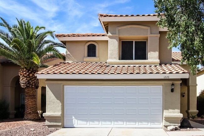 1226 E Helena Dr
