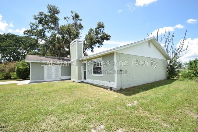 Foto del edificio - 1204 Honeytree Ln W