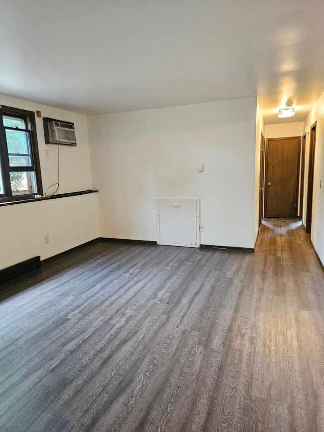 Foto del edificio - 460-462 Pepper Ave