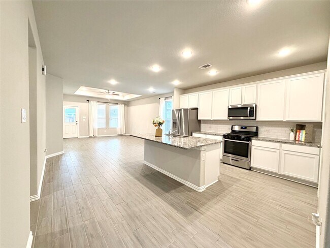 Foto del edificio - 8319 Divot Trce