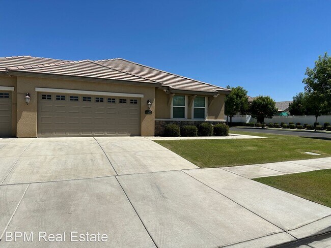Building Photo - 4 br, 2 bath House - Z14802 Bottlebrush Dr.