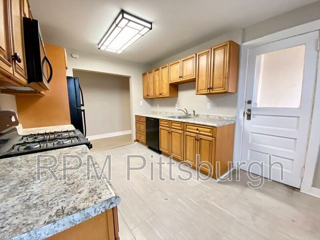 Building Photo - 5733 Phillips Ave