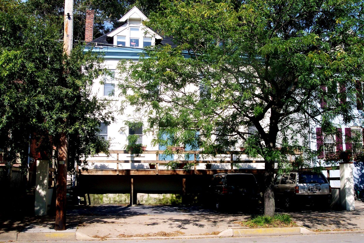 FRONT - 819 Jackson N St