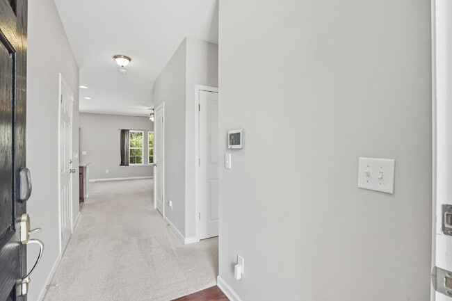 Building Photo - "Charming 3-Bed Oasis with 2 Full Baths in Ladson - 1,283 Sq Ft of Comfort!"