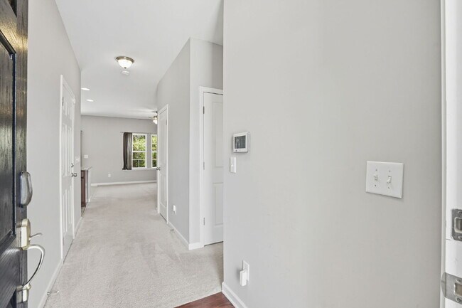 Foto del edificio - "Charming 3-Bed Oasis with 2 Full Baths in Ladson - 1,283 Sq Ft of Comfort!"