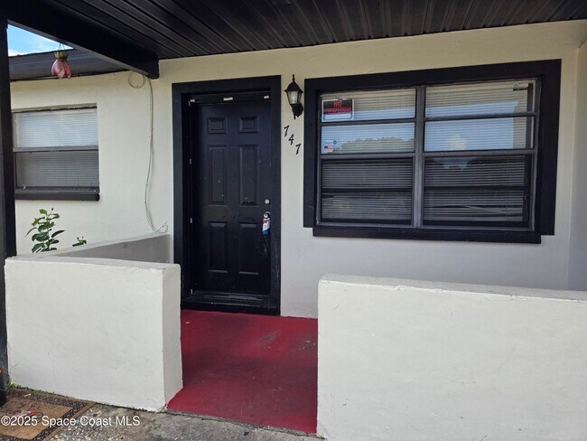 Foto del edificio - 747 E University Blvd