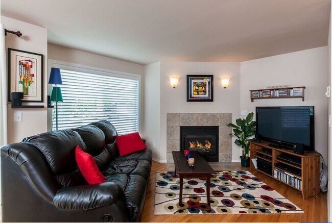 Foto del edificio - Fremont Townhome in Great Location!