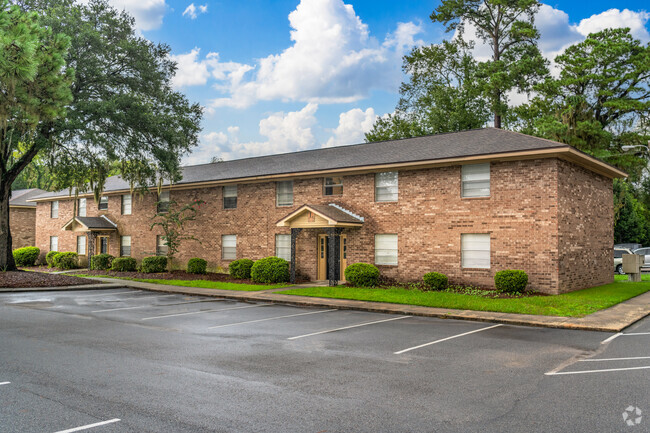 Building View - Edgewater Apartments