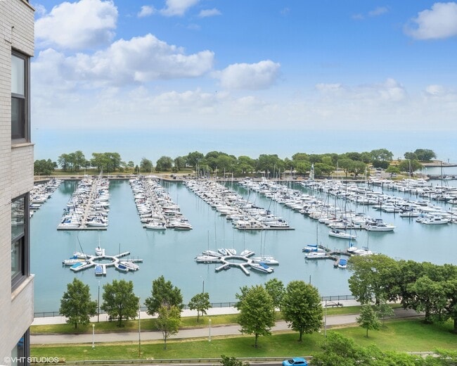 Building Photo - 3430 N Lake Shore Dr