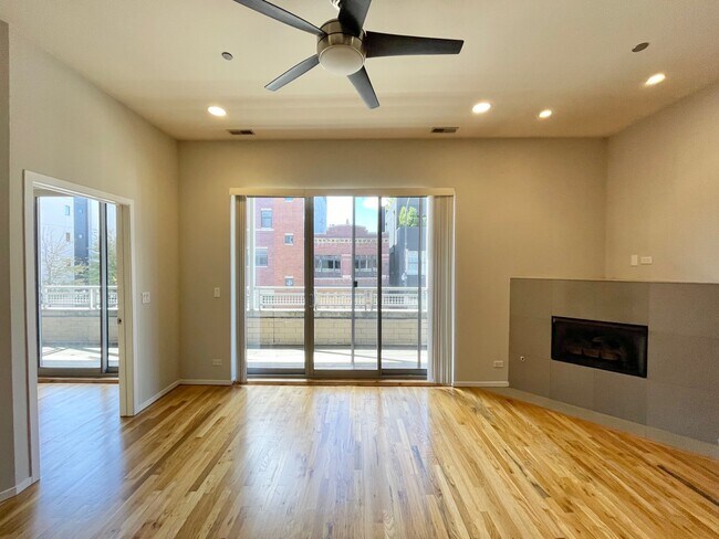 Foto del edificio - 2110 N Damen Ave