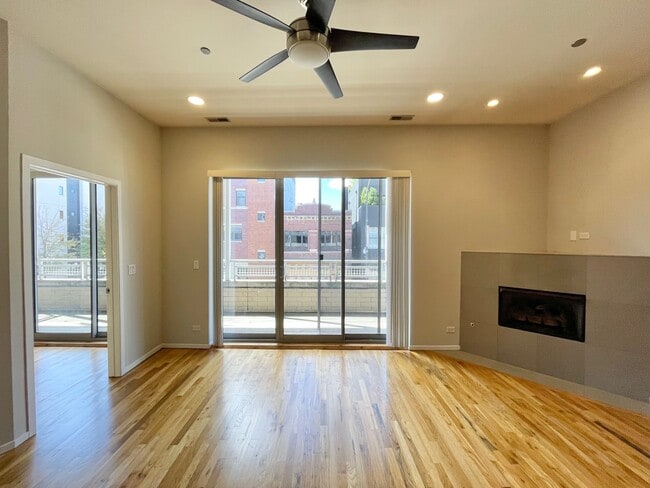 Building Photo - 2110 N Damen Ave
