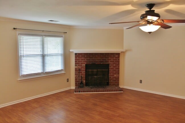Building Photo - Adorable 3-Bedroom Ranch w/Community Pool,...