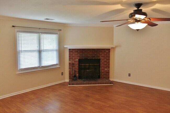 Foto del edificio - Adorable 3-Bedroom Ranch w/Community Pool,...