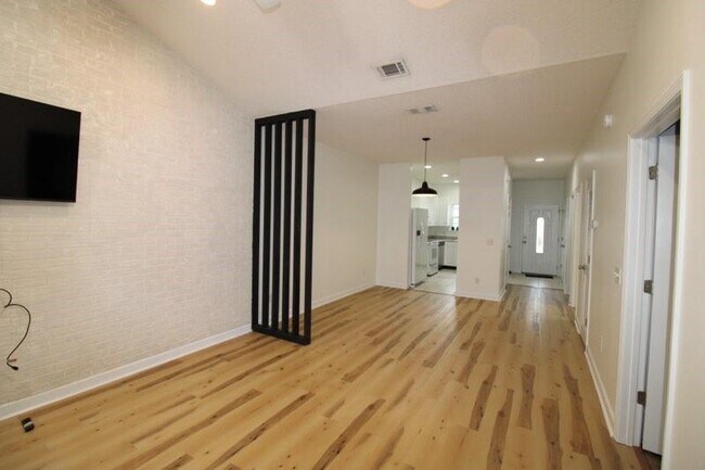Foto del edificio - 348 Moss Creek Ln