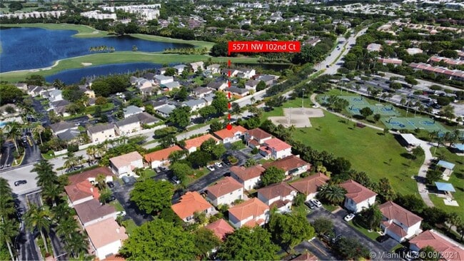 Foto del edificio - 5571 NW 102nd Ct
