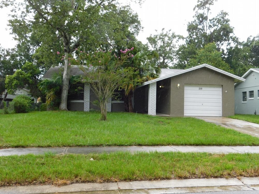 Primary Photo - 219 Buttonwood Ave