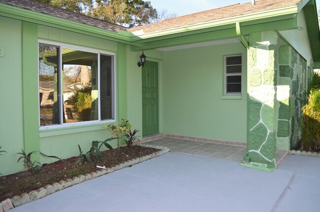 Foto del edificio - Beautiful upgraded home in Great Neighborhood! AVAILABLE IN DECEMBER!