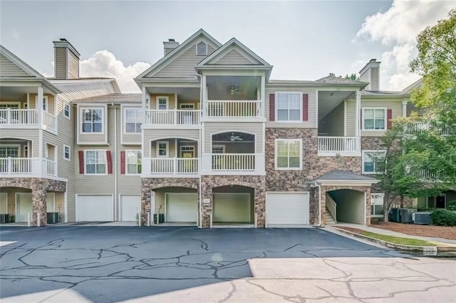 Top Floor With Patio - 534 Sandringham Dr