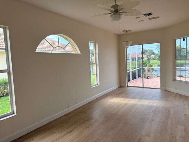 Building Photo - Lakefront 3 bedroom in gated Hidden Lakes Club