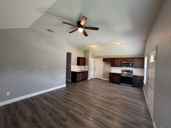 Building Photo - HALF OFF First Full Month's Rent!!!! Super...