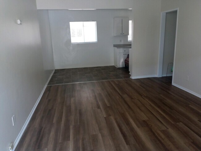 Foto del edificio - 132 E Hazel St