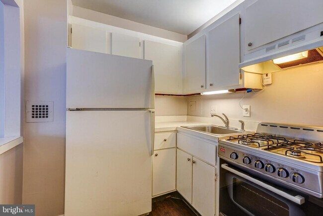Foto del edificio - 5500 Friendship Blvd