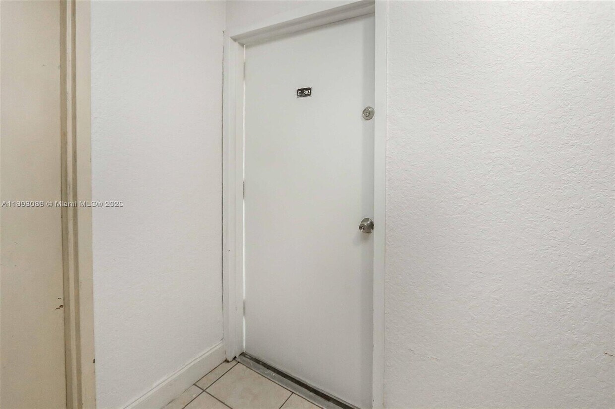 Primary Photo - 9001 SW 77th Ave
