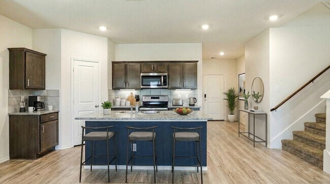 Foto del edificio - 315 Pine Hollow Way