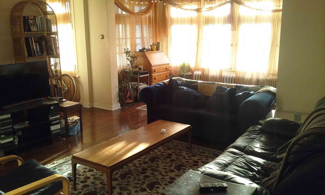 Sala de estar - 1429 Severn St