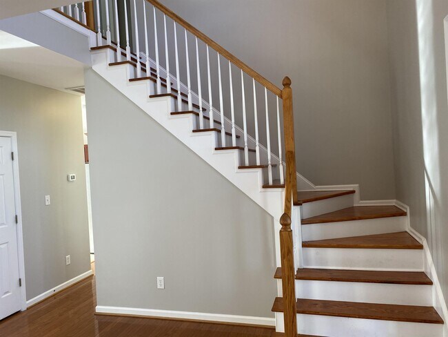 Building Photo - 256 Fiddlers Knoll Ct