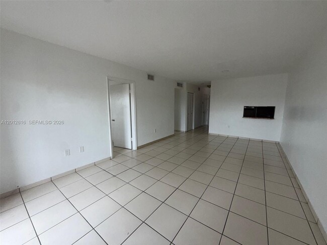 Building Photo - 120 Royal Palm Rd