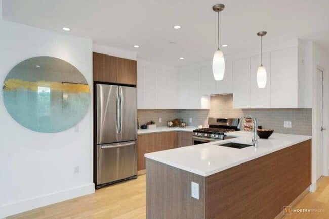 Building Photo - 1 bedroom in Long Island City NY 11106