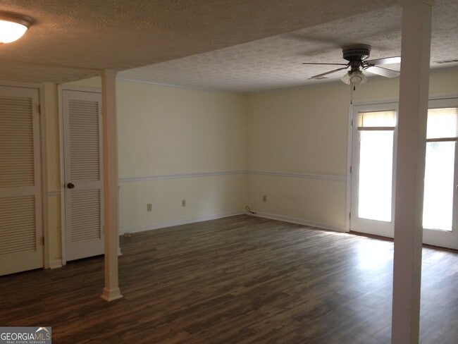 Building Photo - 155 Williamsburg Way