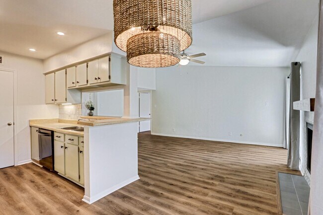 Foto del edificio - 700 Thicket Ln