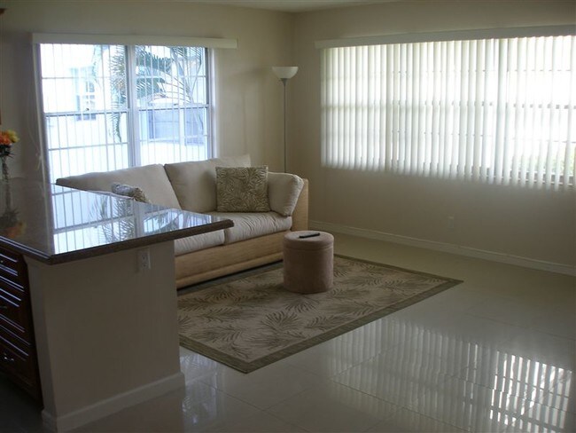 Building Photo - 284 Tilford N