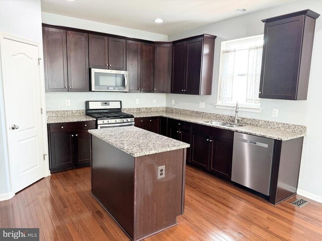 Building Photo - 7 Coulter Ln