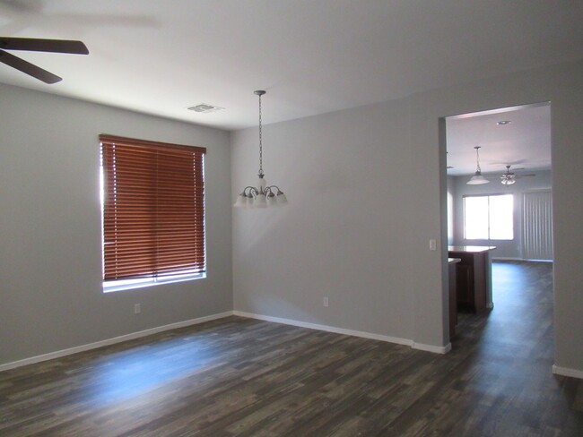 Building Photo - Spacious  Home in Avondale!