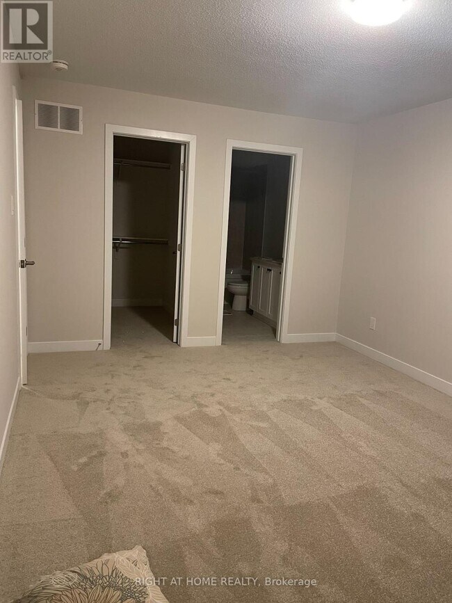 Building Photo - 618 Allied Mews