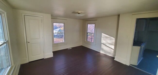 Building Photo - 3 Bedroom 1 Bathroom House