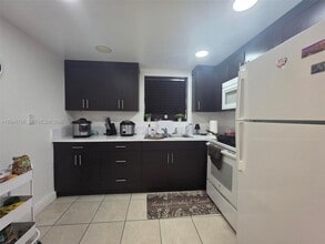 Building Photo - 9375 Fontainebleau Blvd
