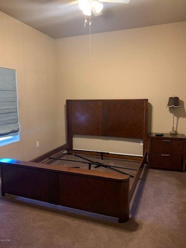 Building Photo - 9902 S Thomas Dr