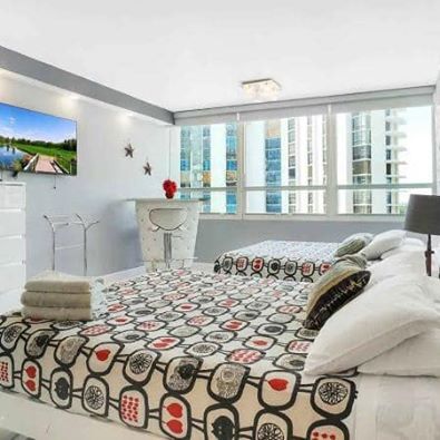 Foto del edificio - 5445 Collins Ave