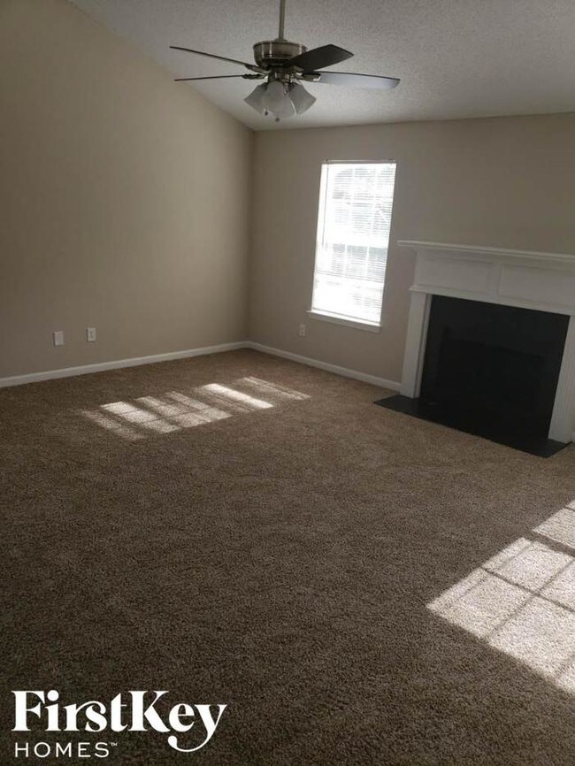 Building Photo - 654 Burtons Cove