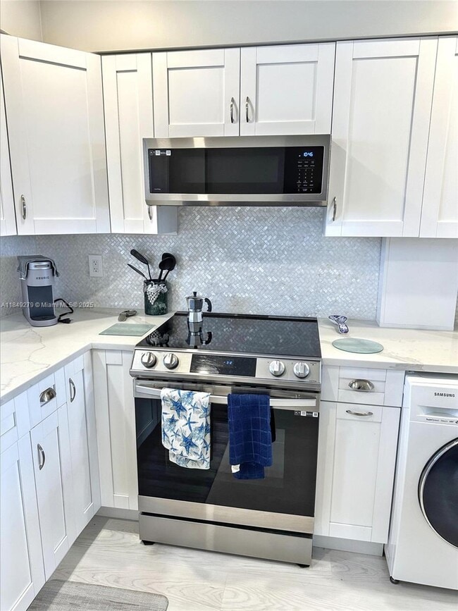 Foto del edificio - 3051 NE 48th St