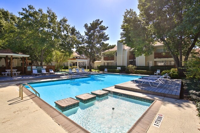 Foto del edificio - Newport Village