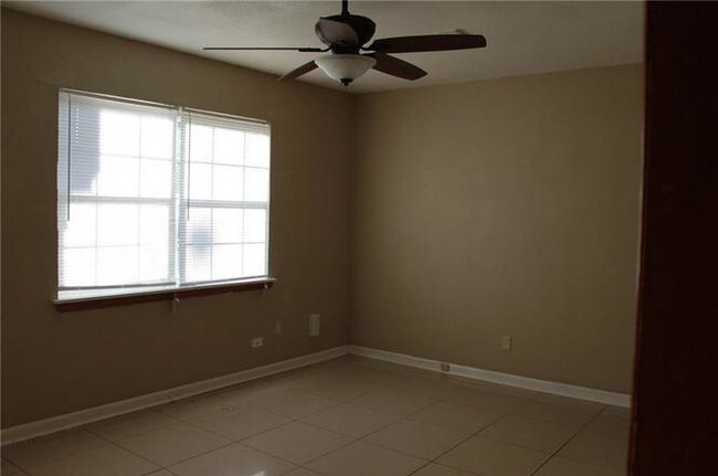 Foto del edificio - 717 S Midwest Blvd