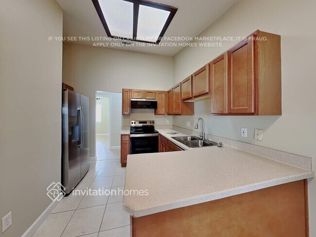 Foto del edificio - 648 Heather Brite Cir